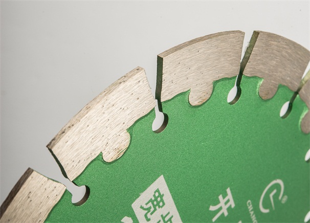 如何提高開槽切割片刀頭金剛石的把持力呢？